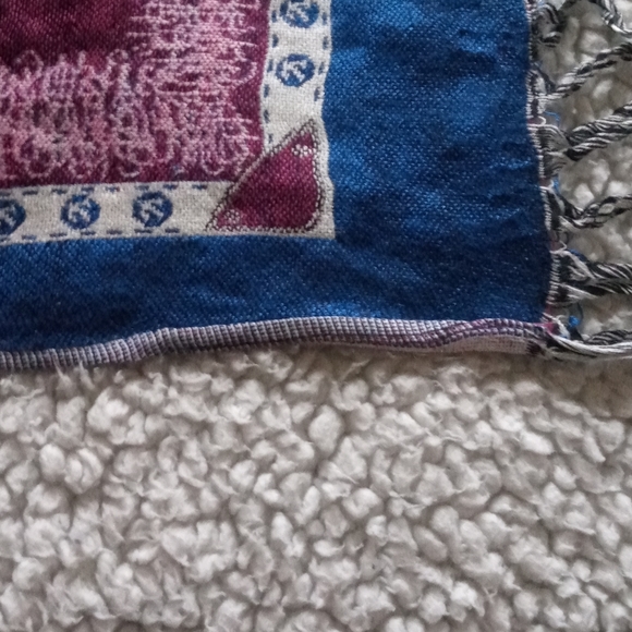 Louis Vuitton World Scarf - Picture 10 of 10